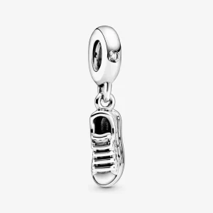 (imagine pentru) Talisman de tip pandantiv sub formă de pantofi sport - 798802C01