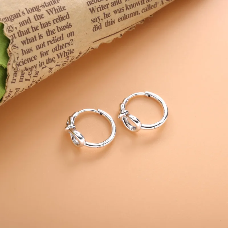 (imagine pentru) Cercei rotunzi PANDORA cu nod de tip infinity - 298889C00 - Vizualizare 2