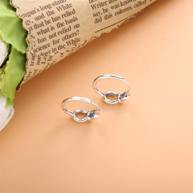 (imagine pentru) Cercei rotunzi PANDORA cu nod de tip infinity - 298889C00 - Vizualizare 5