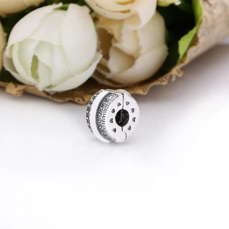 (imagine pentru) Talisman PANDORA cu fixare rapidă cu logo și linii pavé strălucitoare - 799042C0 - Vizualizare 3