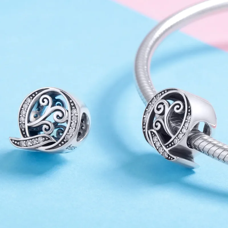 (imagine pentru) Pandora Style Scânteietoare Floare Pavé Litera Q Charm - BSC030-Q - Vizualizare 4