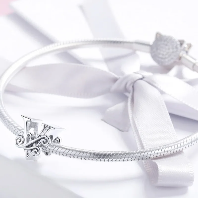 (imagine pentru) Pandora Style Scânteietoare Floare Pavé Litera V Pandantiv - BSC030-V - Vizualizare 3