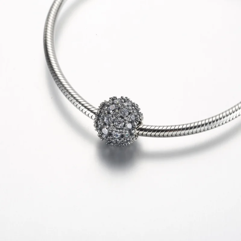 (imagine pentru) Pandora Sparkling Pavé Charm Rotund - 792630C01 - Vizualizare 5