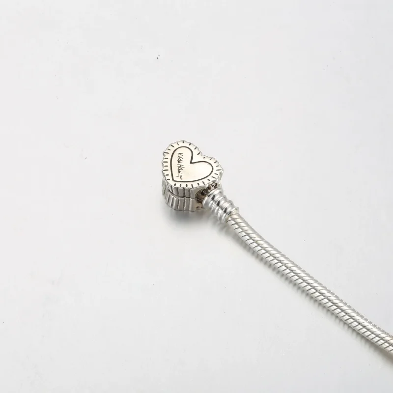 (imagine pentru) Brățară cu lanț de șarpe cu inimă radiantă Keith Haring™ x Pandora Moments - 592 - Vizualizare 5