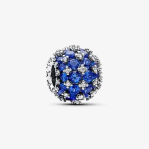 (imagine pentru) Talisman Pandora rotund strălucitor cu pavé, de culoare albastră - 792630C02
