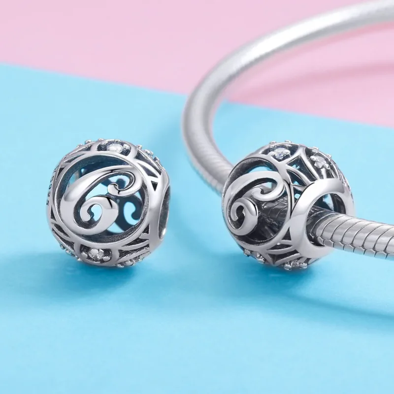 (imagine pentru) Charm Pandora cu litera C în stilul Pandora - SCC738-C - Vizualizare 3