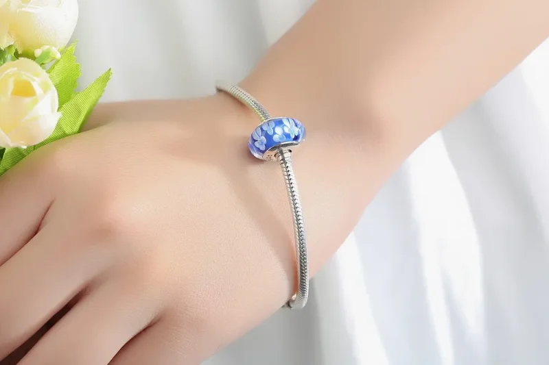 (imagine pentru) Pandora Stilul Blue Murano Glass White Flowers Charm - SCZ006 - Vizualizare 10
