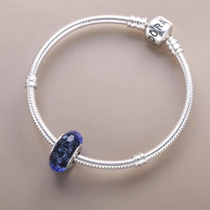 (imagine pentru) Abstract silver charm with faceted iridescent blue Murano glass - Vizualizare 4