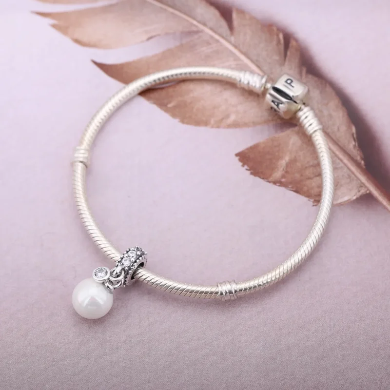 (imagine pentru) Luminous Elegance Pendant Charm - PANDORA - Vizualizare 2