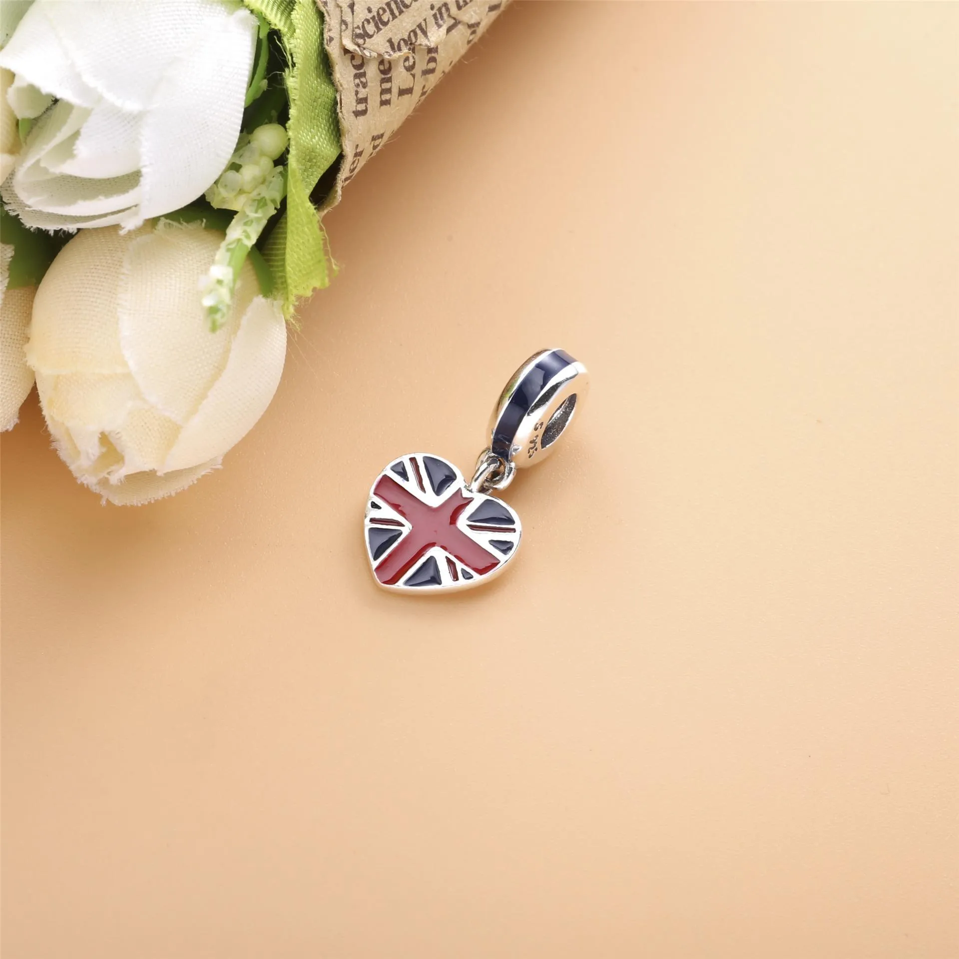 Pandantiv cu steagul Marii Britanii în formă de inimă, din argint 925 şi email albastru şi roşu - 791512ENMX