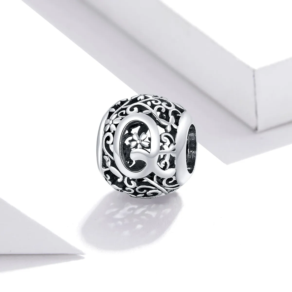 Talisman Tip Pandora Scrisoare cu flori ajurate Q din argint - SCC1444-Q