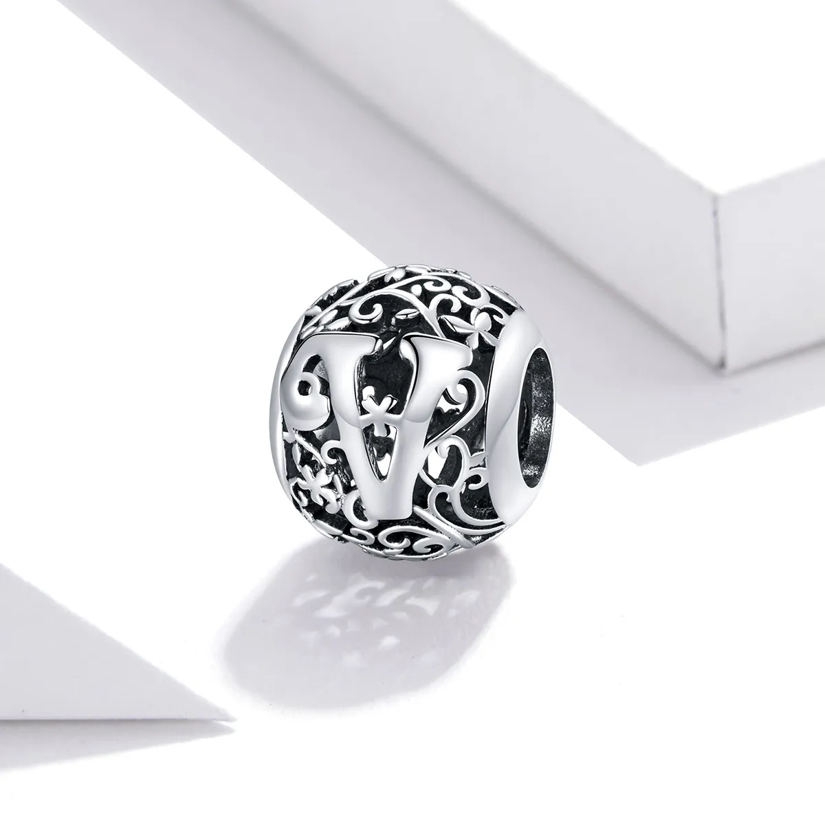 Talisman Tip Pandora Scrisoare cu flori ajurate V din argint - SCC1444-V