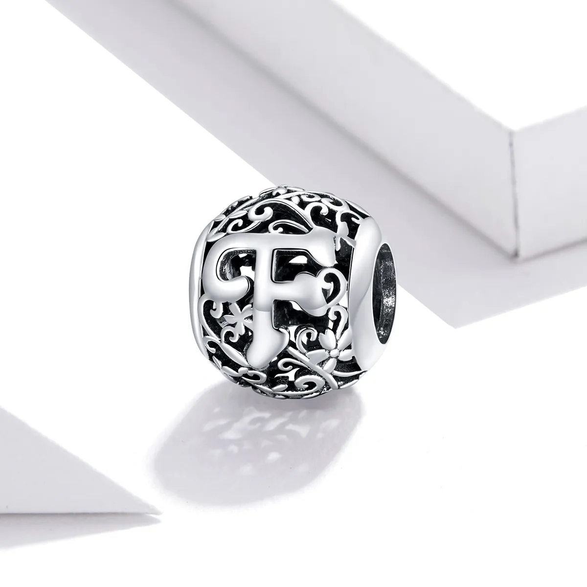Talisman Tip Pandora Scrisoare de floare ajurată F din argint - SCC1444-F