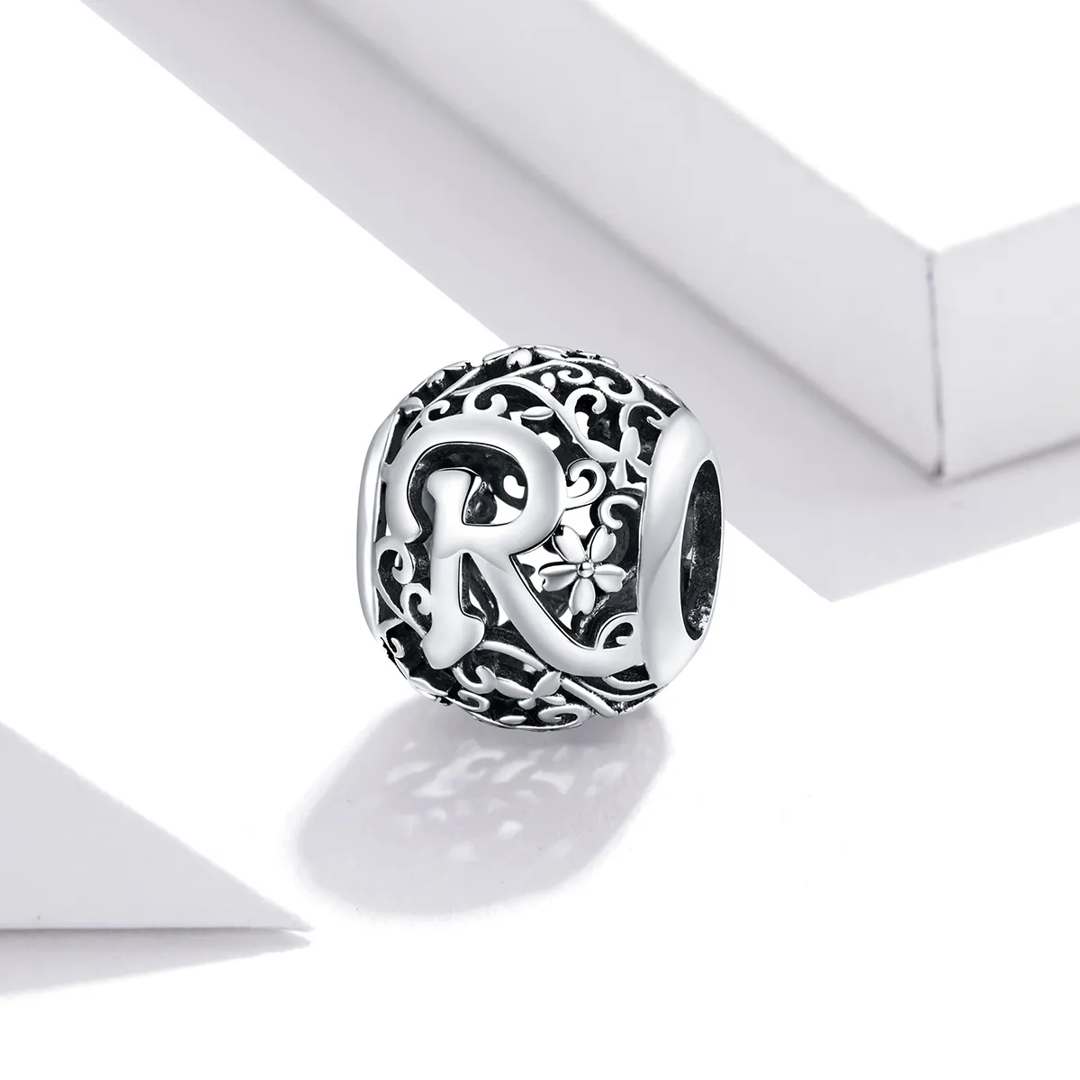 Talisman Tip Pandora Scrisoare floare ajurată R din argint - SCC1444-R