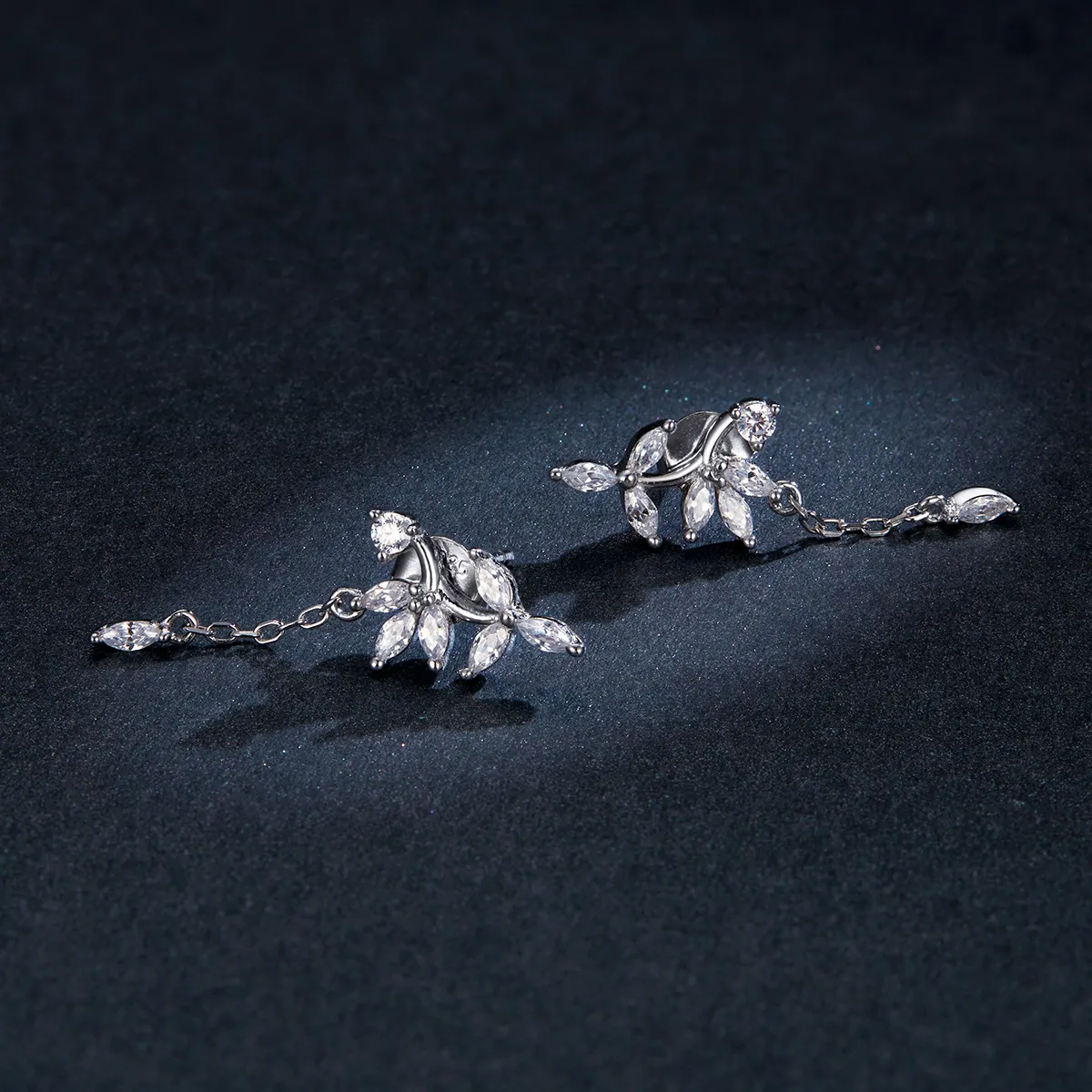 Cercei lungi Tip Pandora cu Floare Strălucitoare din argint - BSE350