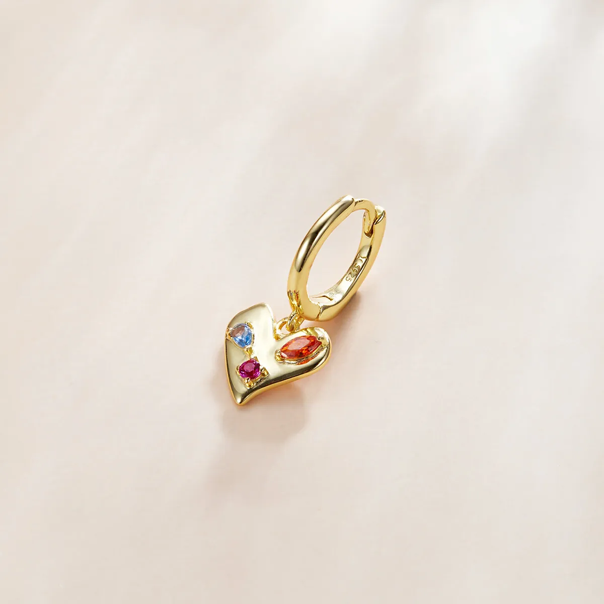 Cercei lungi Tip Pandora cu O singură inimă colorată placat cu aur de 14 k - SCE1063