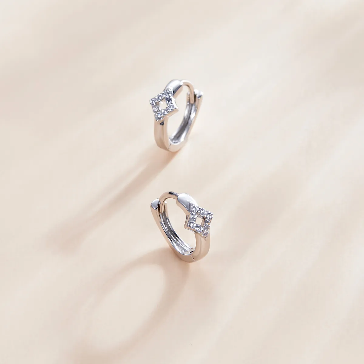 Cercei rotunzi Tip Pandora cu Diamant strălucitor din argint - SCE1048
