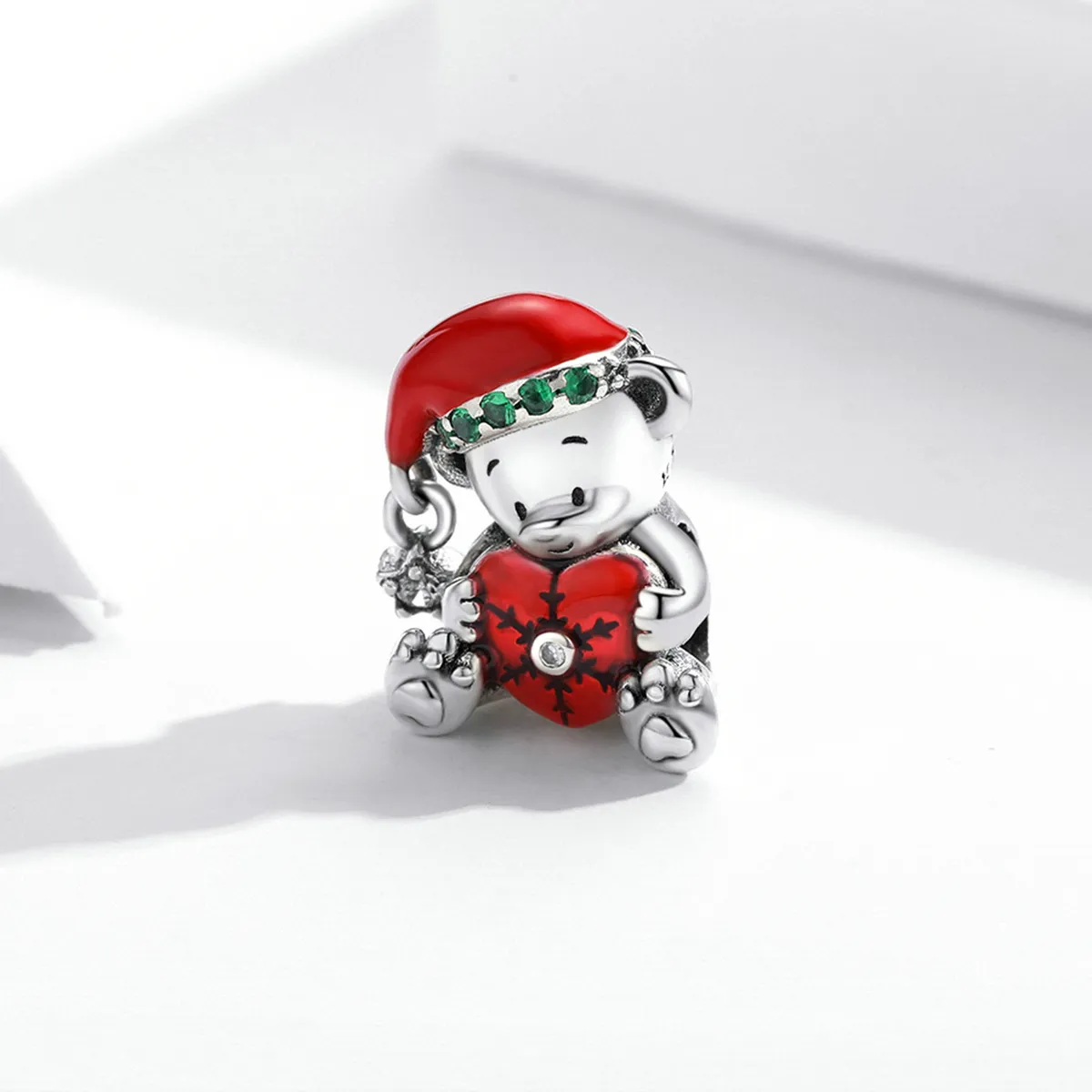 Breloc argintiu în stilul Pandora cu un urs de Crăciun - SCC2035