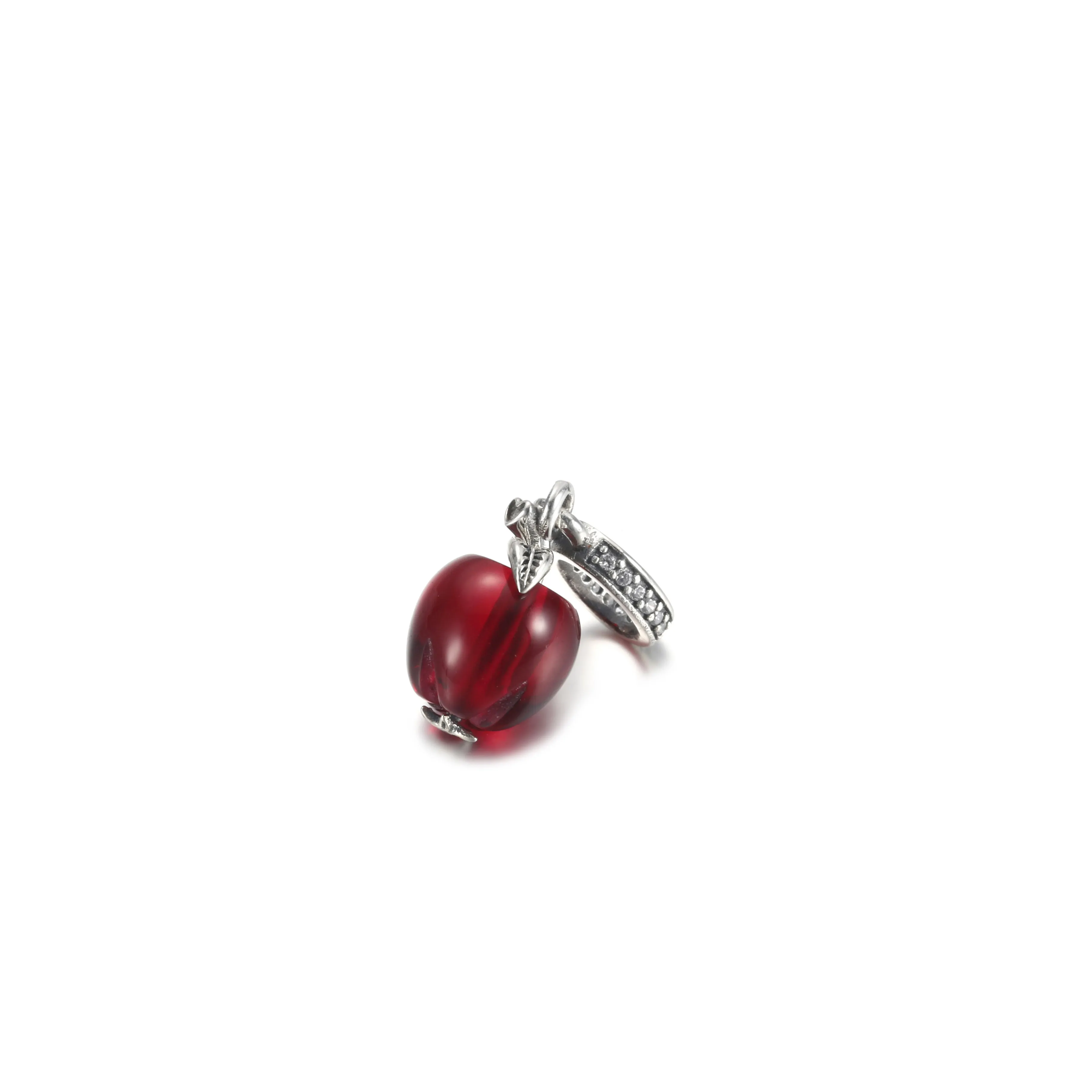 Charm PANDORA din sticlă de Murano cu măr roșu - 799534C01