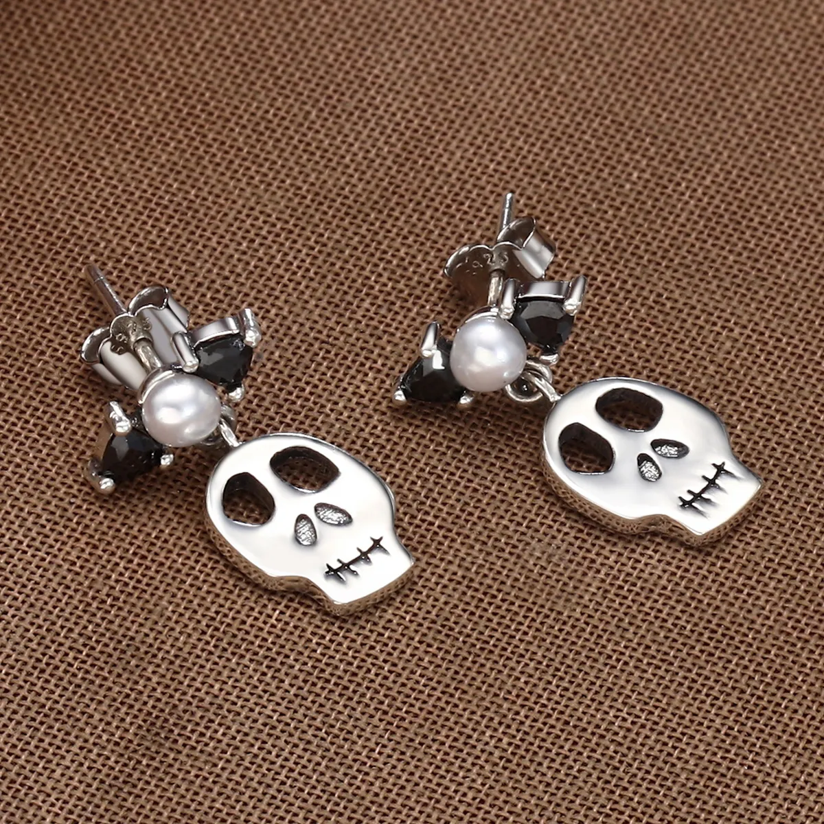 Stilul Pandora, Cercei dangle argintii cu cranii personalizate - VSE084