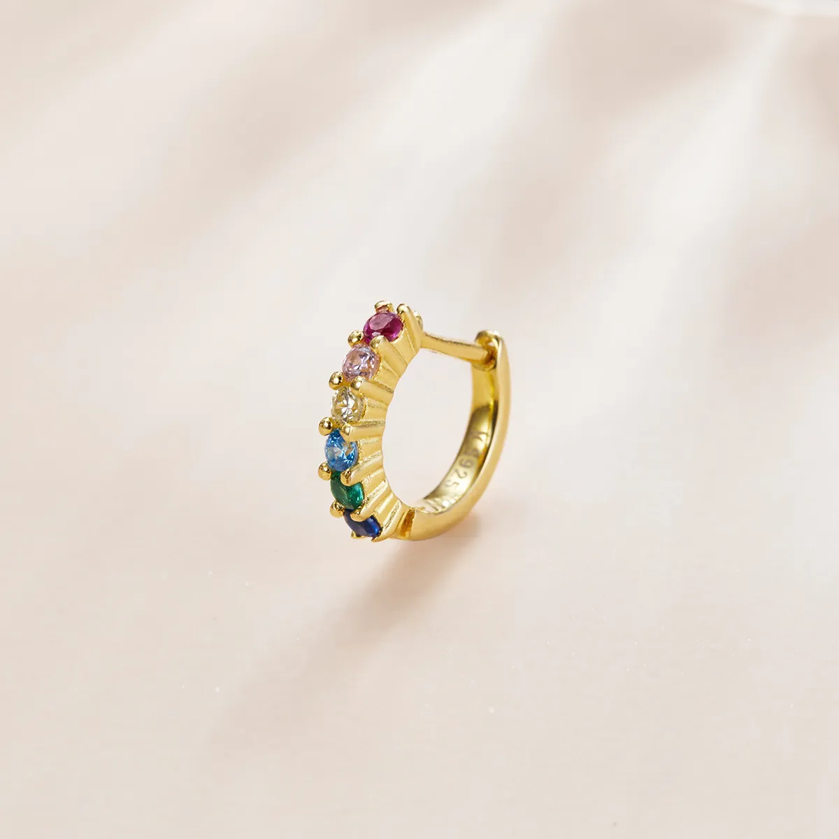 Cercei în stil Pandora cu cercel în formă de inel în culori curcubeu - SCE1098