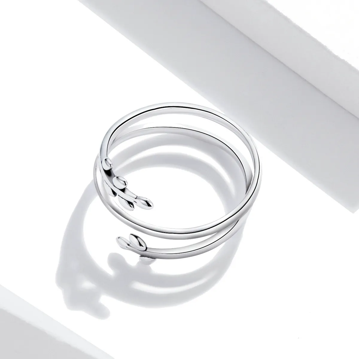 Pandora Style Circles of Leaves Open Ring - SCR755