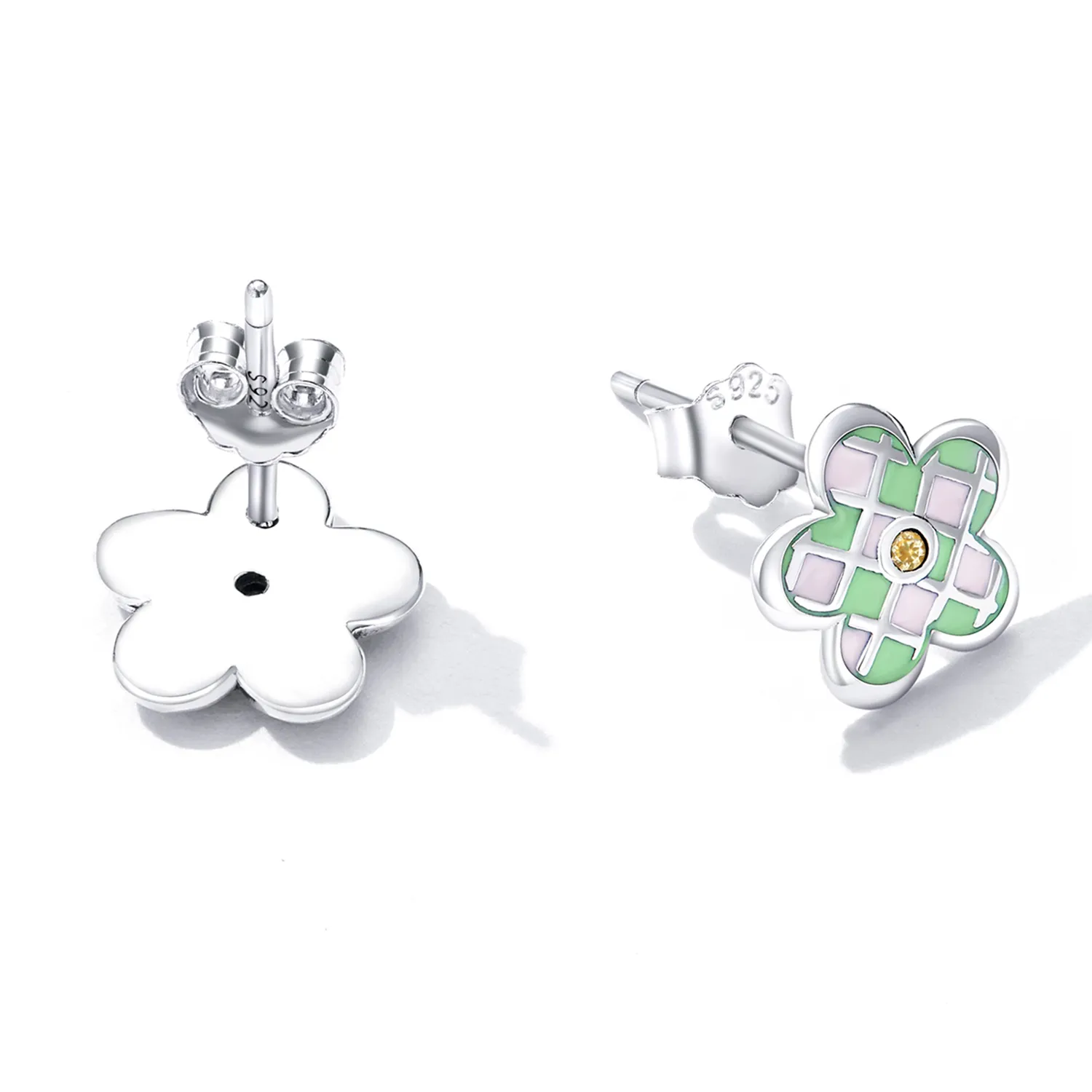 Cercei cu știft în stilul Pandora, model cu floricele pe tablă de șah - SCE1387