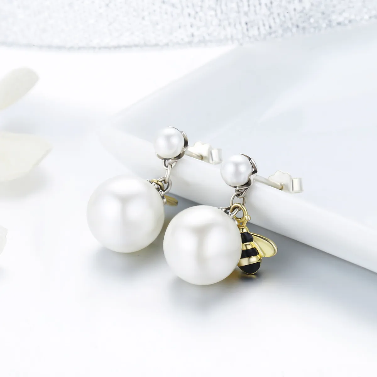 Cercei de tip Pandora pentru femei, cu albină și perla - SCE232