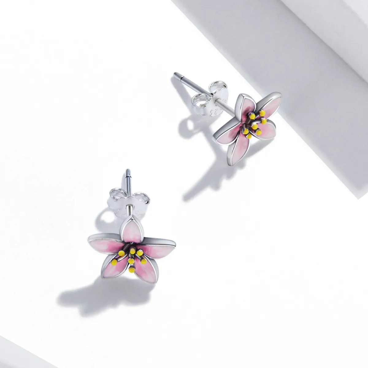 Cercei știft în stilul Pandora cu flori de cireș roz - SCE1273