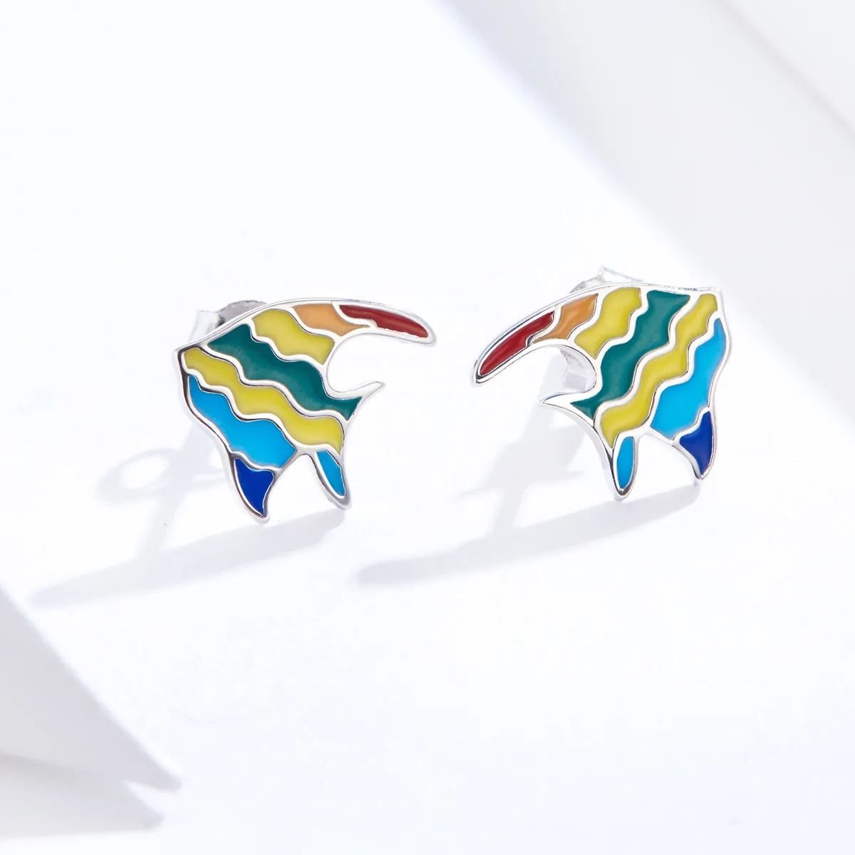 Stud earrings în stilul Pandora cu peștișor în culorile curcubeului - SCE824