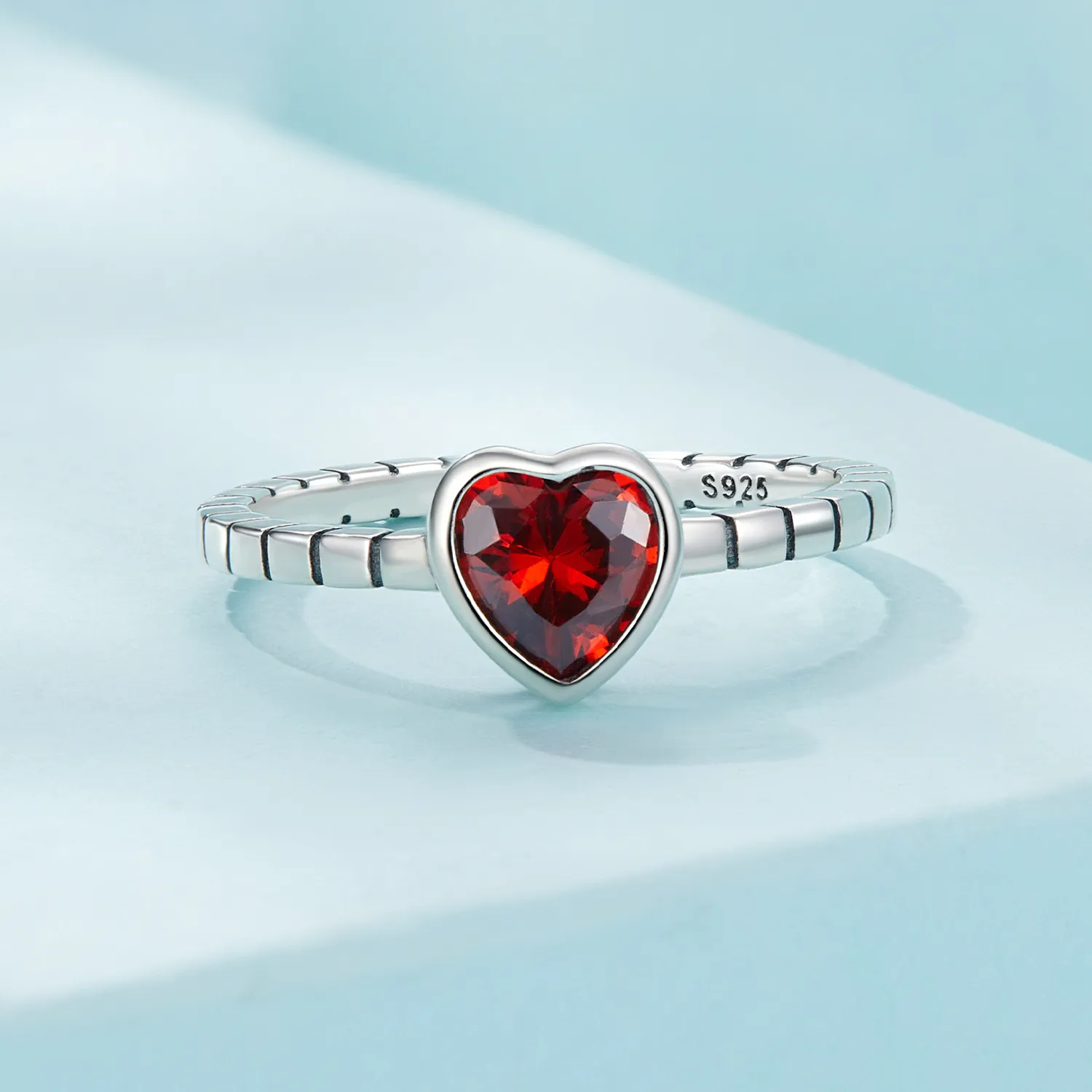 Inel cu inima înaltată în stil Pandora - SCR950