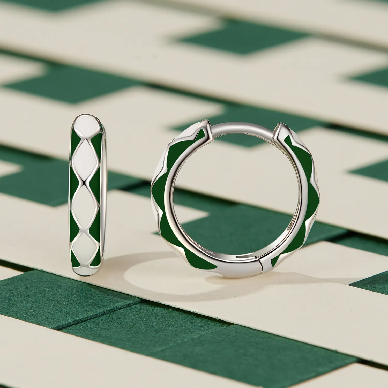 Cercei cu model de diamante verzi și albe în stilul Pandora - SCE1611-GN
