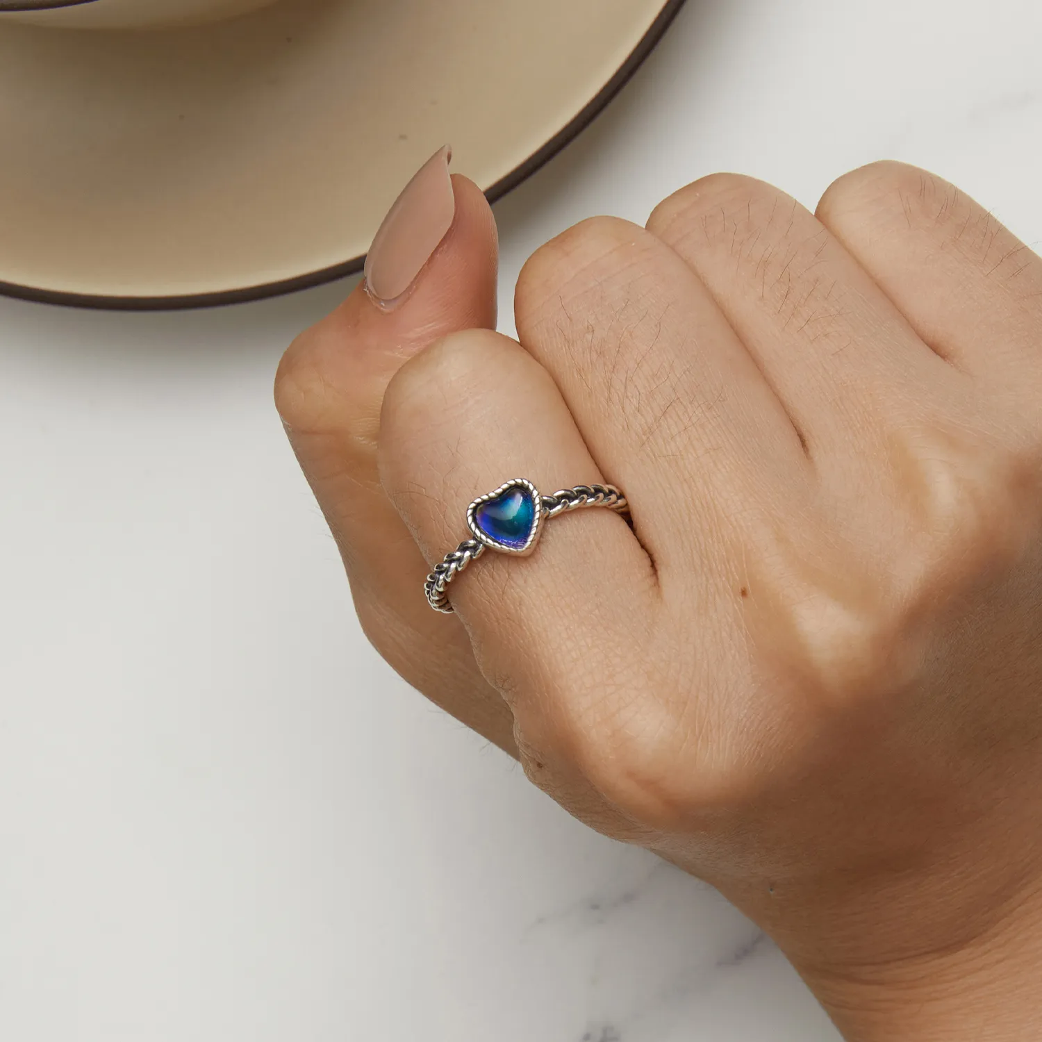 Inel simplu în stil Pandora cu un design în formă de inimă cu o torsiune - SCR956