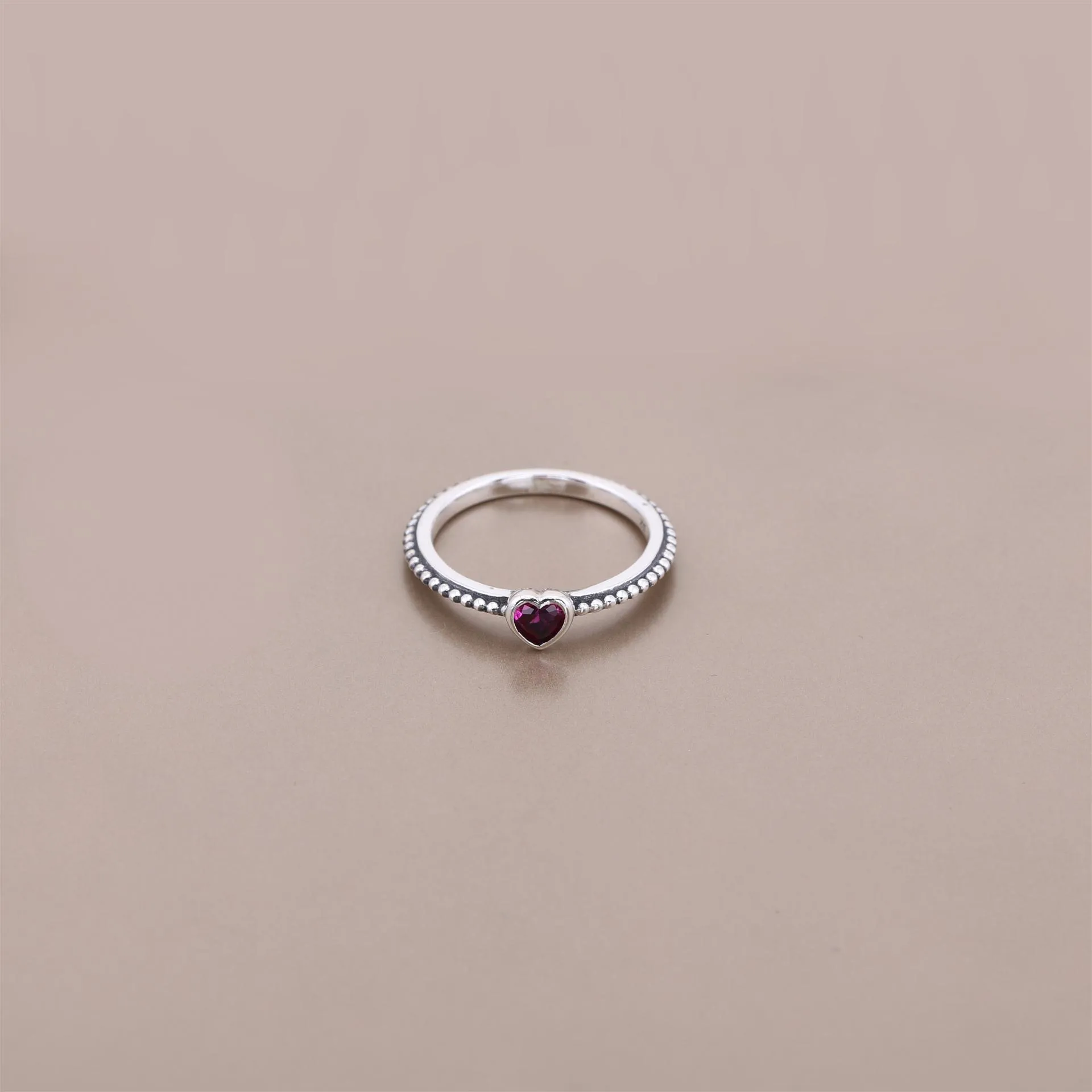 Inel din argint 925 cu rubin sintetic roşu-auriu, în formă de in